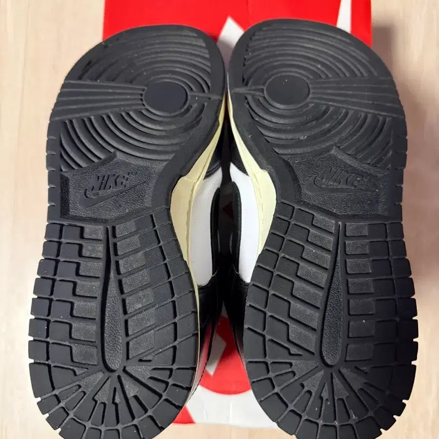 [BUNJANG] Nike Dunk Low Vintage Black White Sneakers / 나이키 덩크로우 빈티지 블랙 화이트 컬러 size 255