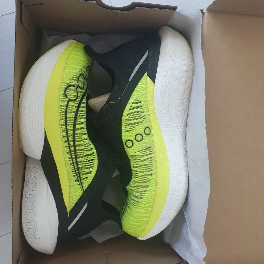 [SOLD OUT] 써코니 엔돌핀 엘리트2 시트론 265mm 러닝화