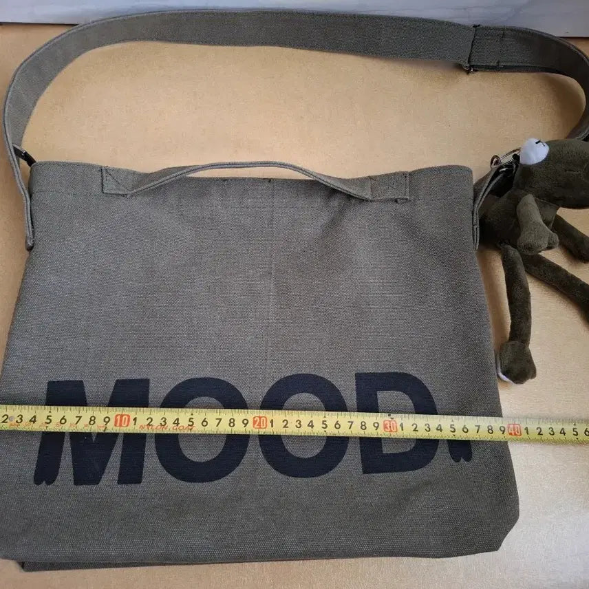 [BUNJANG] MOOD Khaki Canvas Shoulder Bag / 카키색 MOOD 레터링 캔버스 숄더백