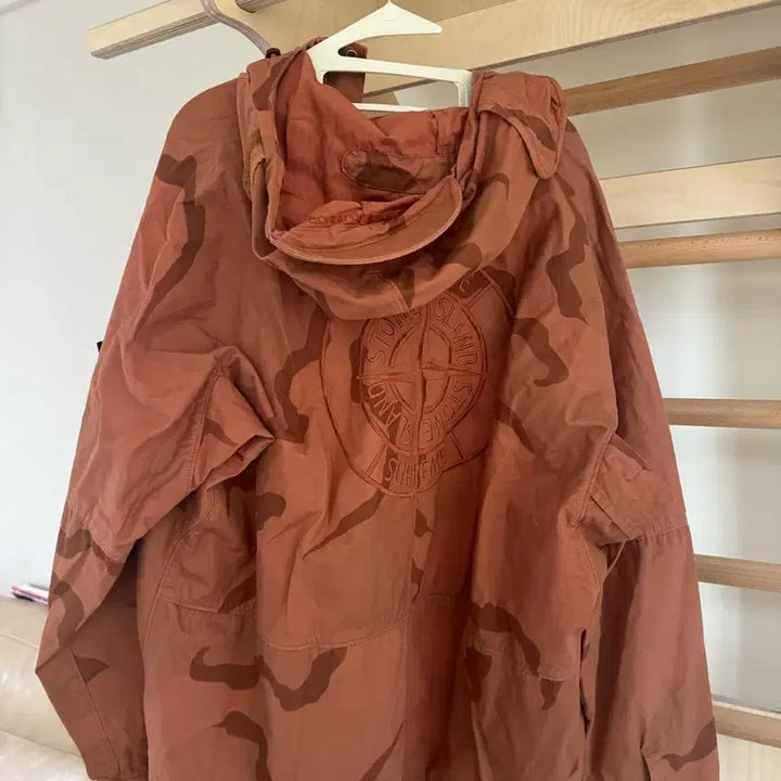[SOLD OUT] 슈프림 스톤아일랜드 라이엇 마스크 카모 자켓 m