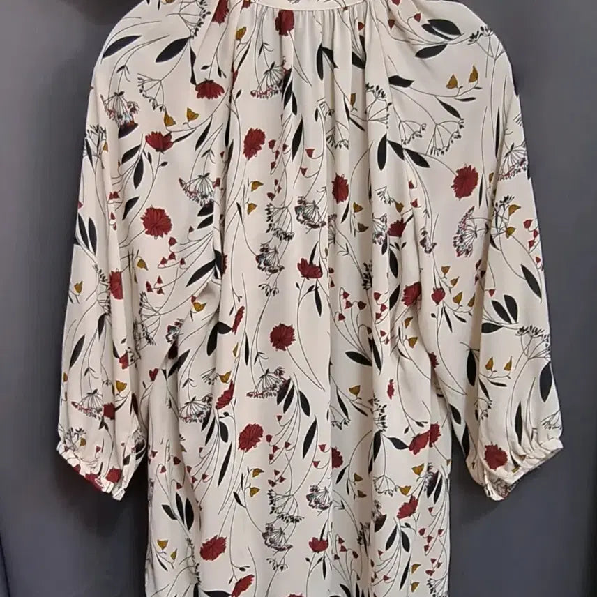 [BUNJANG] Rian Flower Hidden Button Blouse / 리안 플라워 히든버튼 블라우스 (77)