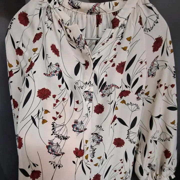 [BUNJANG] Rian Flower Hidden Button Blouse / 리안 플라워 히든버튼 블라우스 (77)