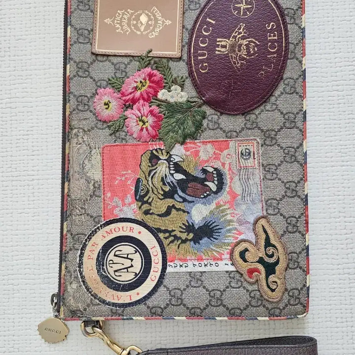 [BUNJANG] Gucci GG Supreme Multi-Patch Clutch Bag / 구찌 GG 수프림 멀티패치 클러치백(한정판)