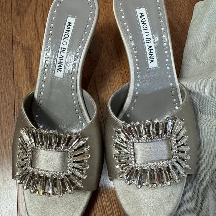 [BUNJANG] Manolo Blahnik Silver Mule 35 / 마놀로 블라닉 실버 뮬 35((s)