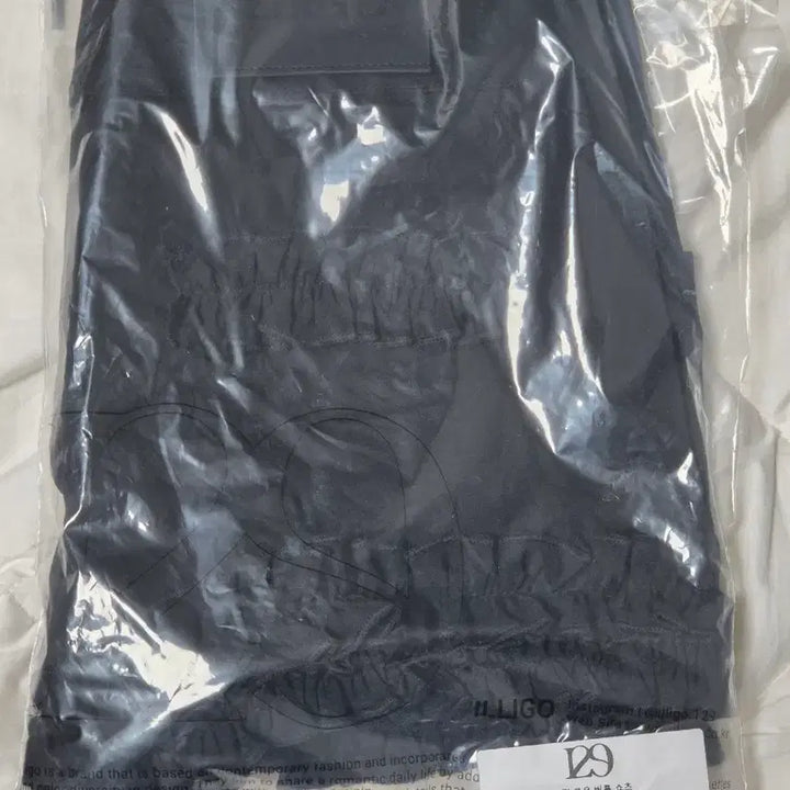 [SOLD OUT] (새상품)일리고 프릴 로우 버튼 쇼츠 블랙S