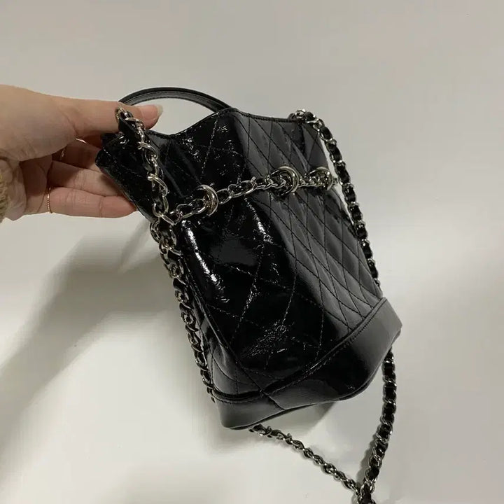 [BUNJANG] Cardinal Red Black Quilted Shoulder Bag / 카디널레드 벨백