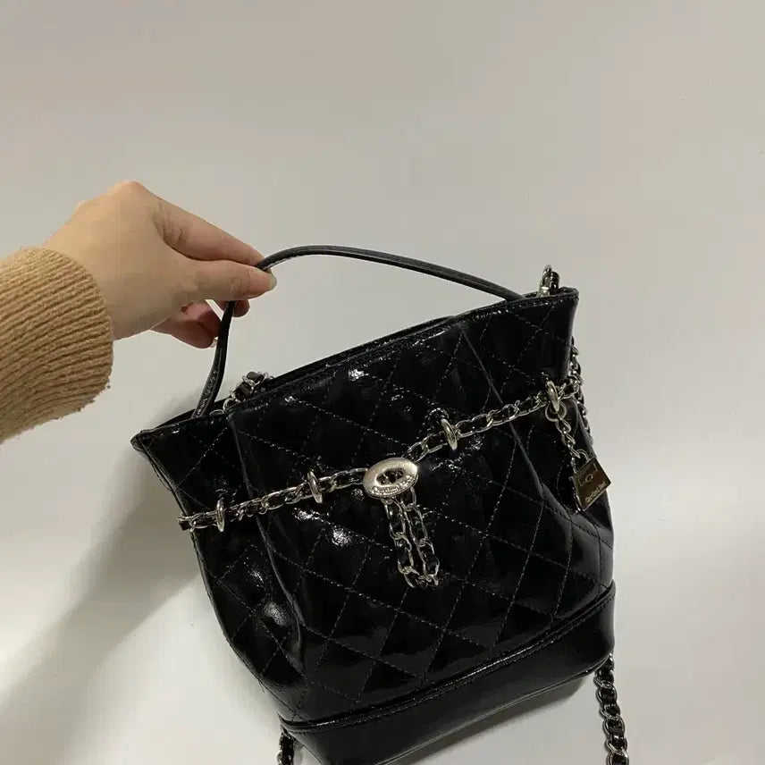 [BUNJANG] Cardinal Red Black Quilted Shoulder Bag / 카디널레드 벨백