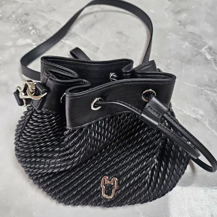 [BUNJANG] Lifework Black Embossed Bucket Bag Shoulder Tote Bag / 라이프워크 블랙 엠보 버킷백 숄더백 토트백