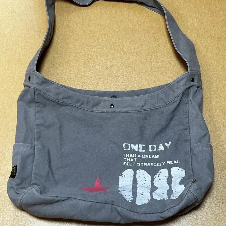 [BUNJANG] Mainbooth Washed Cross Bag Light Gray / ONE)) 메인부스 08 워시드 크로스 백 라이트 그레이