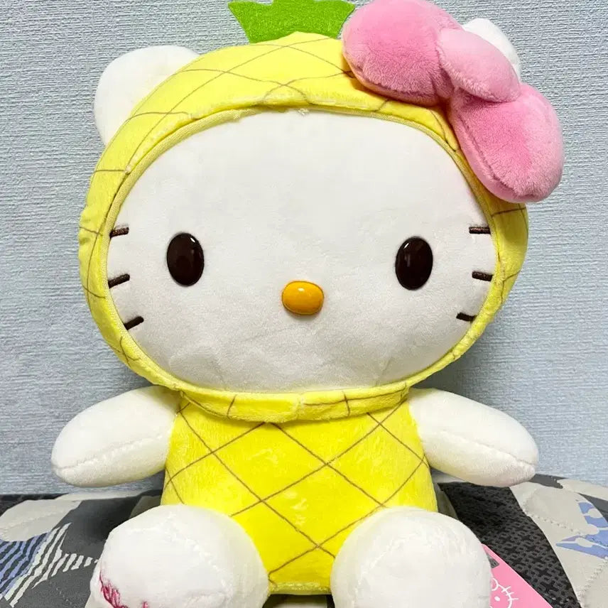 [BUNJANG] Sanrio Hello Kitty Pineapple Medium Plush / 산리오 파인애플 헬로키티 중형 인형