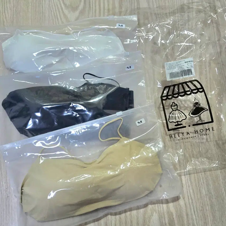 [SOLD OUT] [새상품] 심리스 끈나시 크롭 캡내장 3개 세트 FREE 사이즈