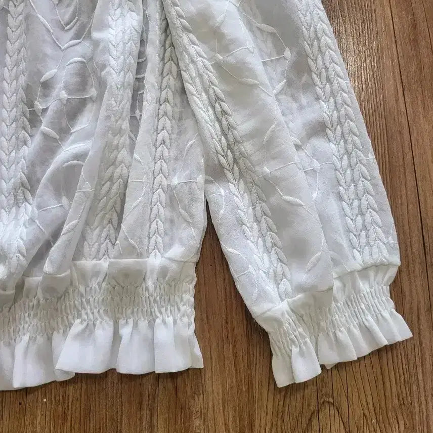 [BUNJANG] White Shirring Blouse Long Sleeve Free Size / 화이트 셔링 블라우스 긴팔 새제품 프리사이즈