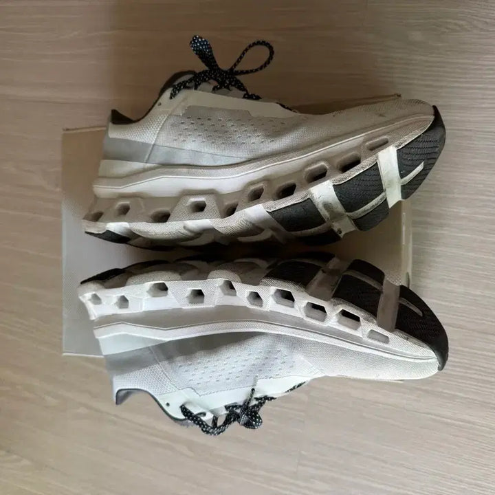 [SOLD OUT] [270] 온 러닝 클라우드몬스터 올 화이트