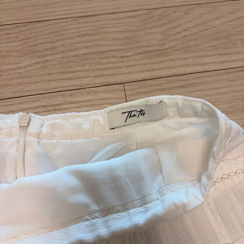 [SOLD OUT] 더티스 레이스 화이트 미니스커트