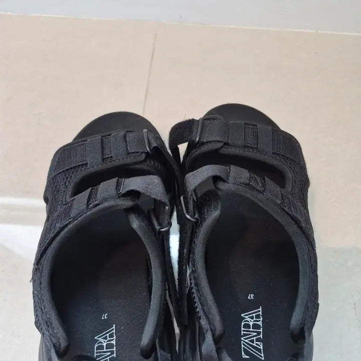 [BUNJANG] ZARA 블랙 샌들 240 / ZARA 블랙 샌들 240