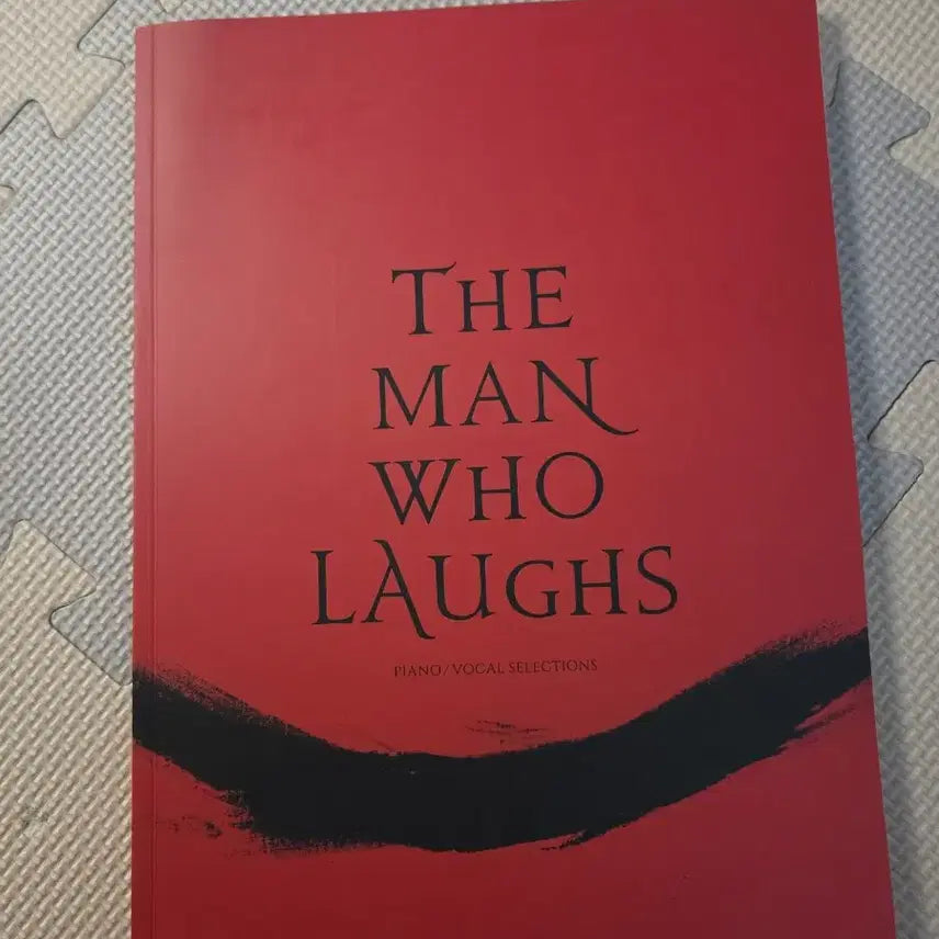[SOLD OUT] 뮤지컬 웃는 남자 포토북 및 악보집, 수호 엽서 등