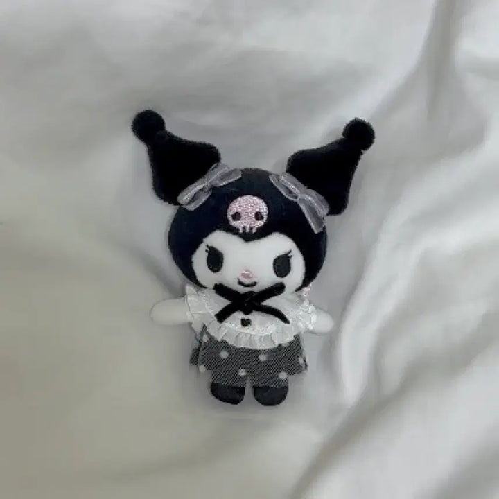 [SOLD OUT] 산리오 쿠로미 스위트파티 마스코트 브로치 인형뱃지