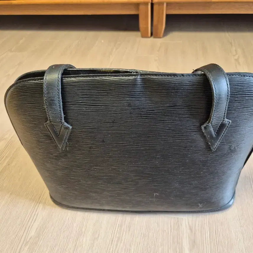 [SOLD OUT] 정품 루이비통 에피 블랙 숄더백