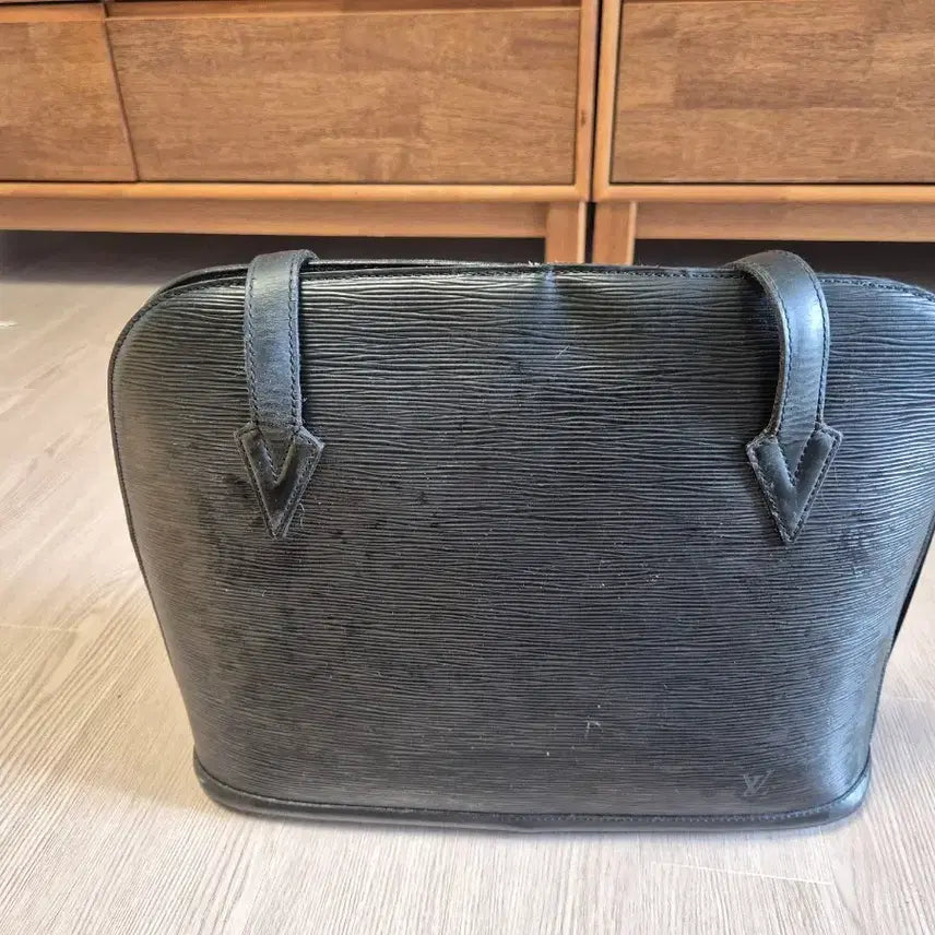 [SOLD OUT] 정품 루이비통 에피 블랙 숄더백