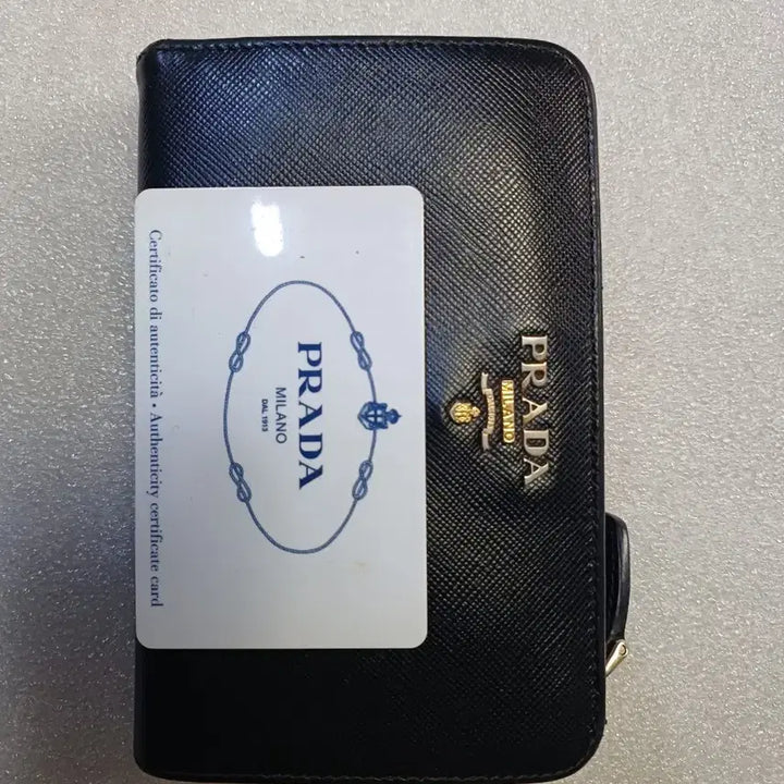 [SOLD OUT] (정품 구매이력 포함) 프라다 사피아노 블랙 반지갑