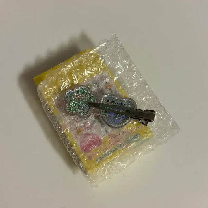 [BUNJANG] Sanrio Sugar Bunnies Pin / 산리오 무네큥 헤이세이 씰풍 랜덤깡 슈가바니즈핀+뱃지