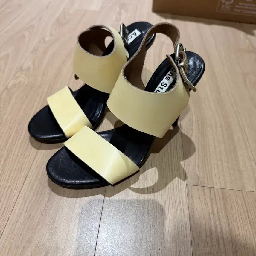 [SOLD OUT] 아크네스튜디오 샌들 힐