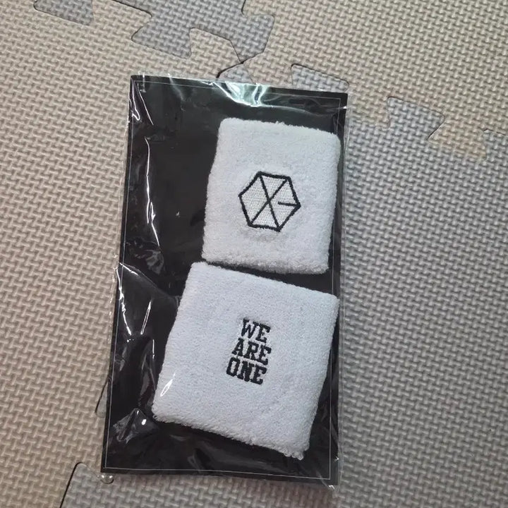 [SOLD OUT] EXO 손목 아대 흰색 팔찌 새상품