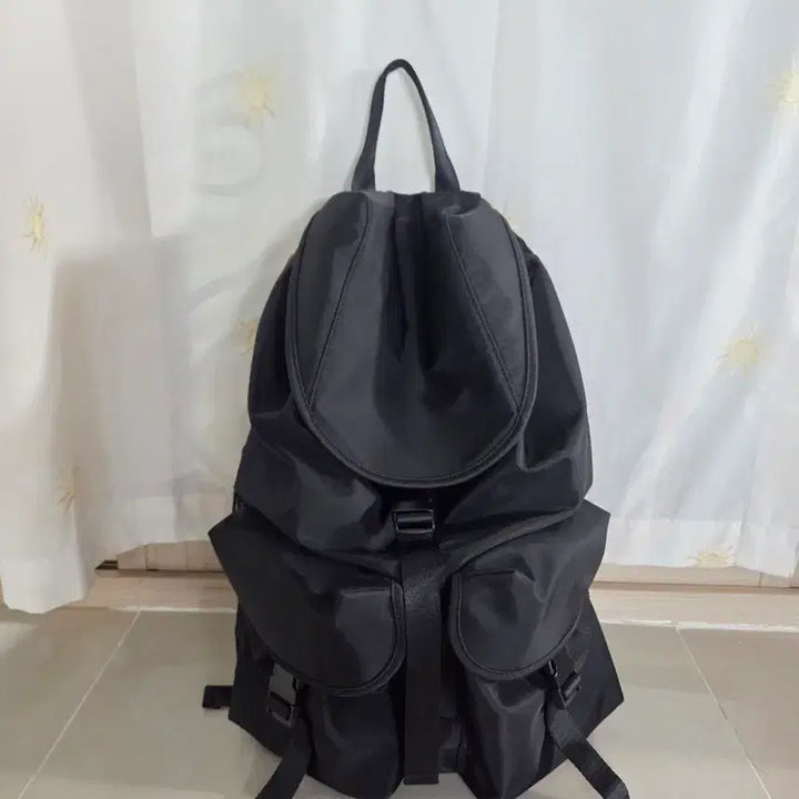 [SOLD OUT] 하아카이브 2포켓 나일론 카고 럭색 블랙 판매합니다