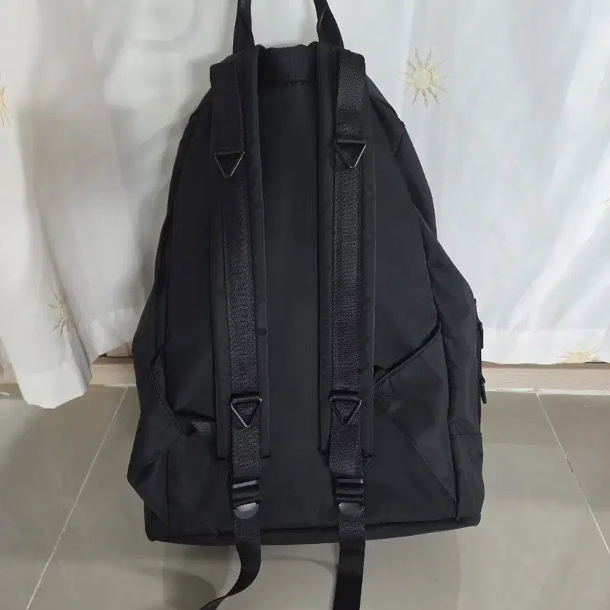 [SOLD OUT] 하아카이브 2포켓 나일론 카고 럭색 블랙 판매합니다