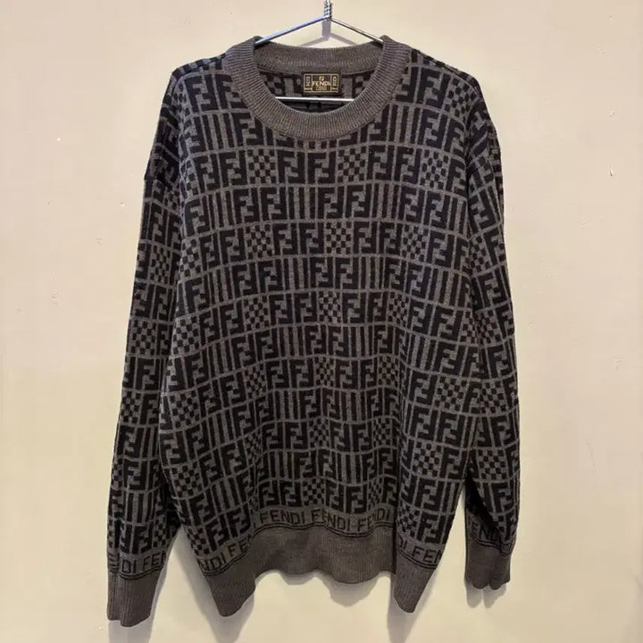 [BUNJANG] Fendi Round Neck Knit Sweater / 펜디 라운드넥 니트
