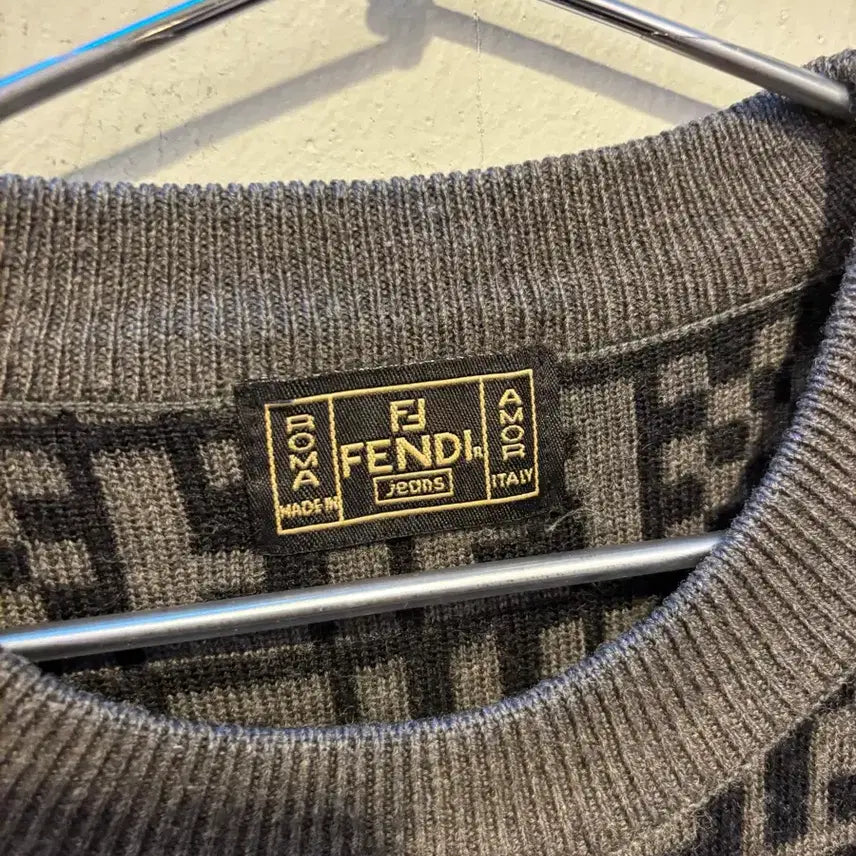 [BUNJANG] Fendi Round Neck Knit Sweater / 펜디 라운드넥 니트