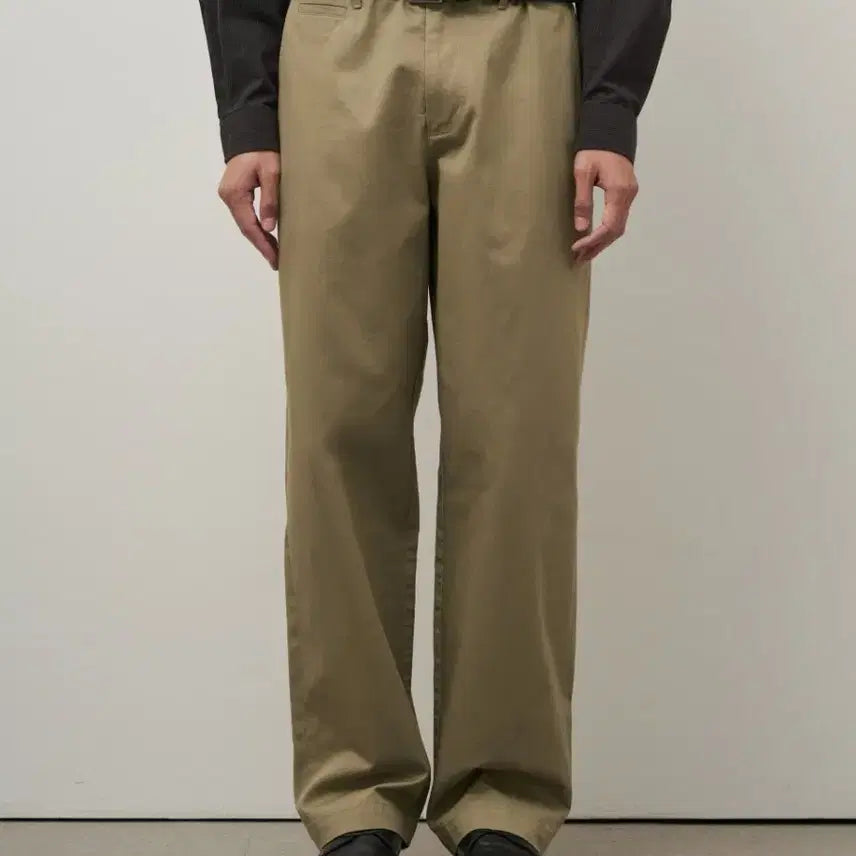 [SOLD OUT] 러프사이드 레귤러 치노 팬츠 카키 베이지