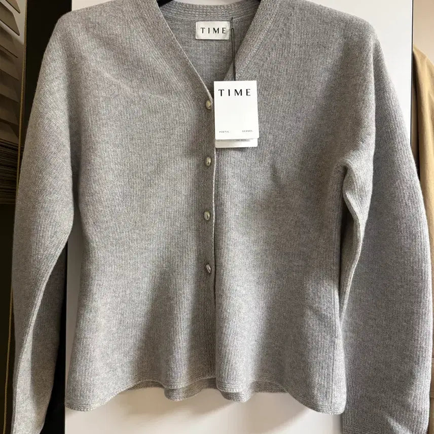 [SOLD OUT] 타임 캐시미어 블렌드 페플럼 가디건