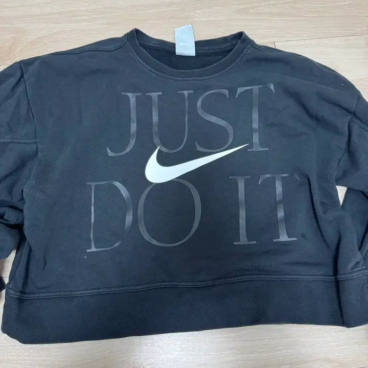 [SOLD OUT] 나이키 저스트 두잇 크롭 맨투맨 블랙