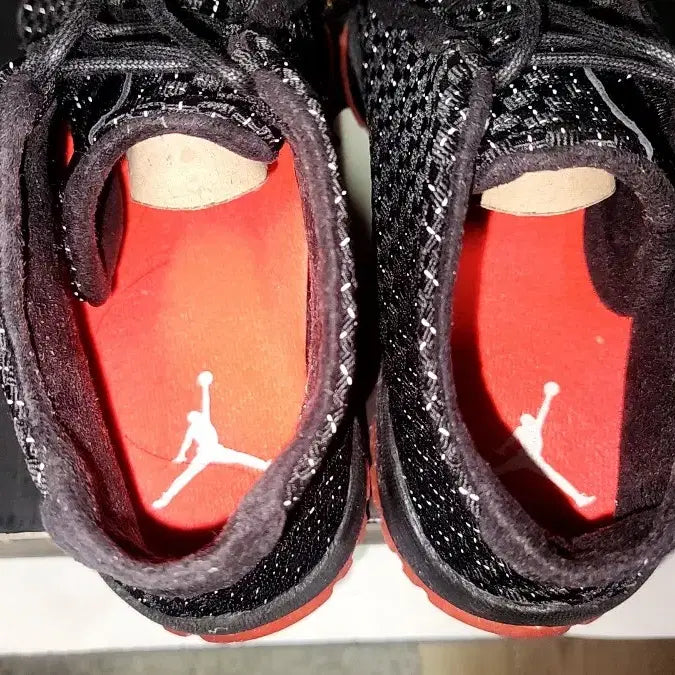 [BUNJANG] Jordan Future Premium Black Infrared Sneakers / 조던 퓨처 프리미엄 블랙 인프라레드 275