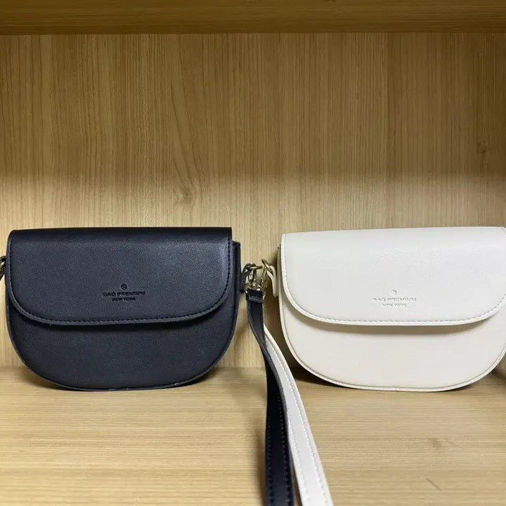 [BUNJANG] Mini Crossbody Bag Black/White / 미니 크로스백 블랙/화이트