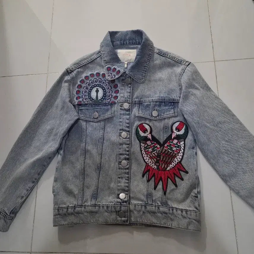 [SOLD OUT] maje 데님 자켓 패치 장식 라이트 블루