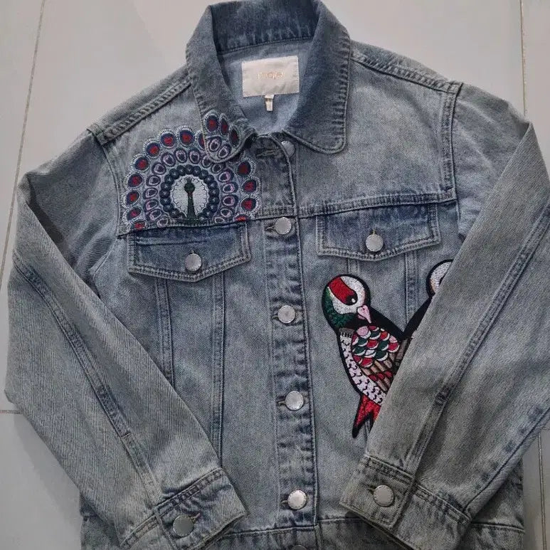 [SOLD OUT] maje 데님 자켓 패치 장식 라이트 블루