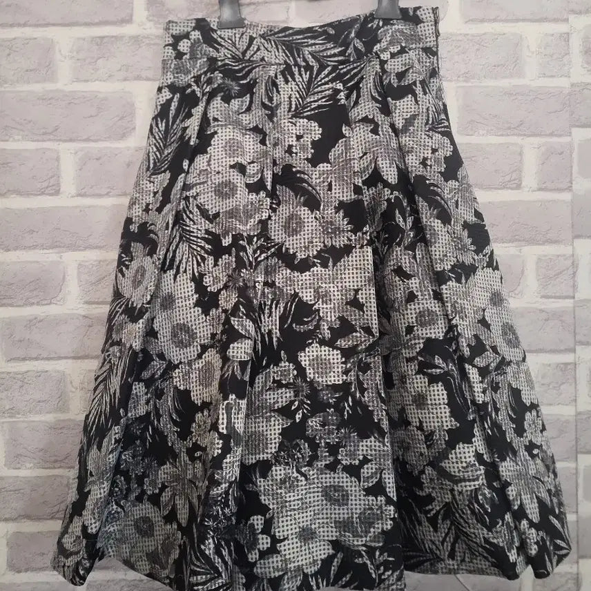 [SOLD OUT] 지고트 플라워패턴 플레어스커트70/알뜰한여우