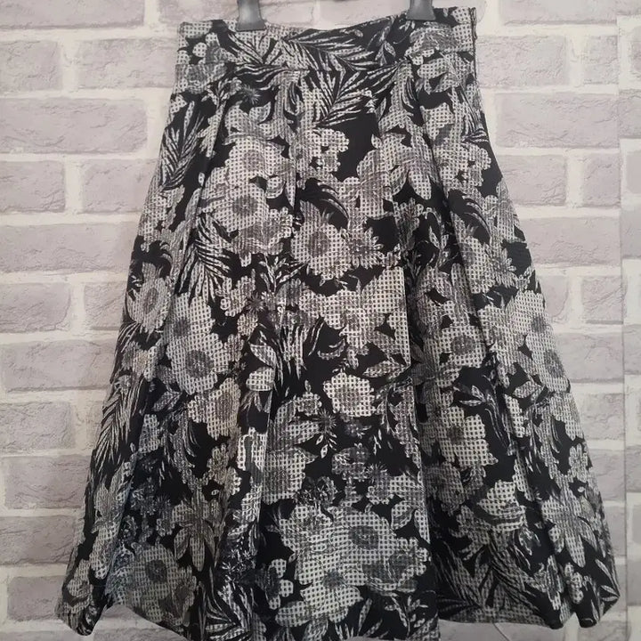 [SOLD OUT] 지고트 플라워패턴 플레어스커트70/알뜰한여우