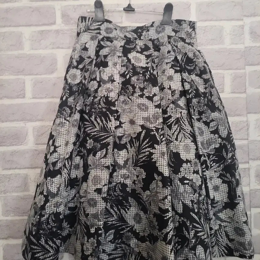 [SOLD OUT] 지고트 플라워패턴 플레어스커트70/알뜰한여우