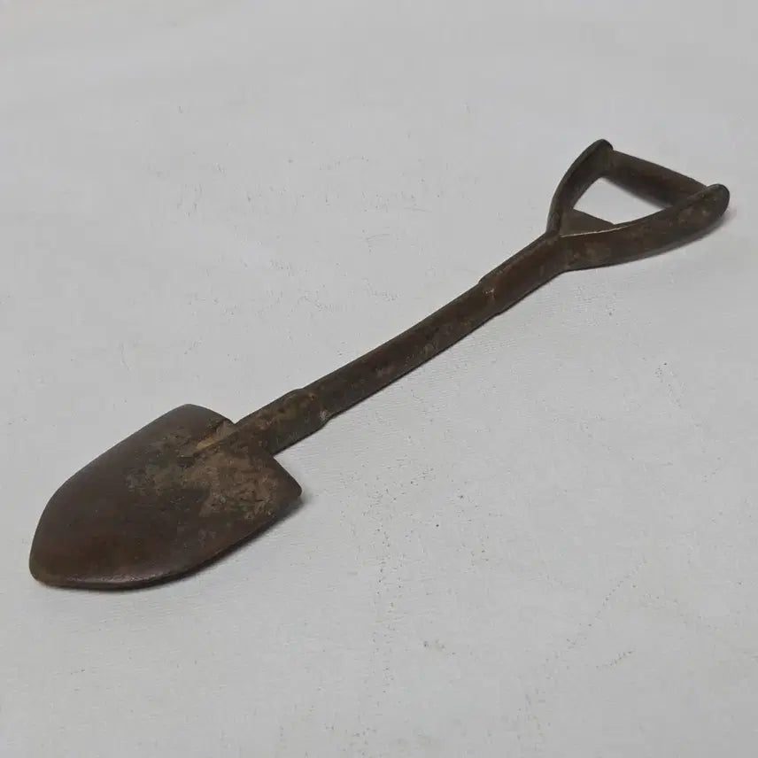 [BUNJANG] 1970s Catholic Cathedral Consecration Anniversary Brass Shovel Model / 70년대 성당 낙성식 기념 1주년 천주교 황동삽 모형
