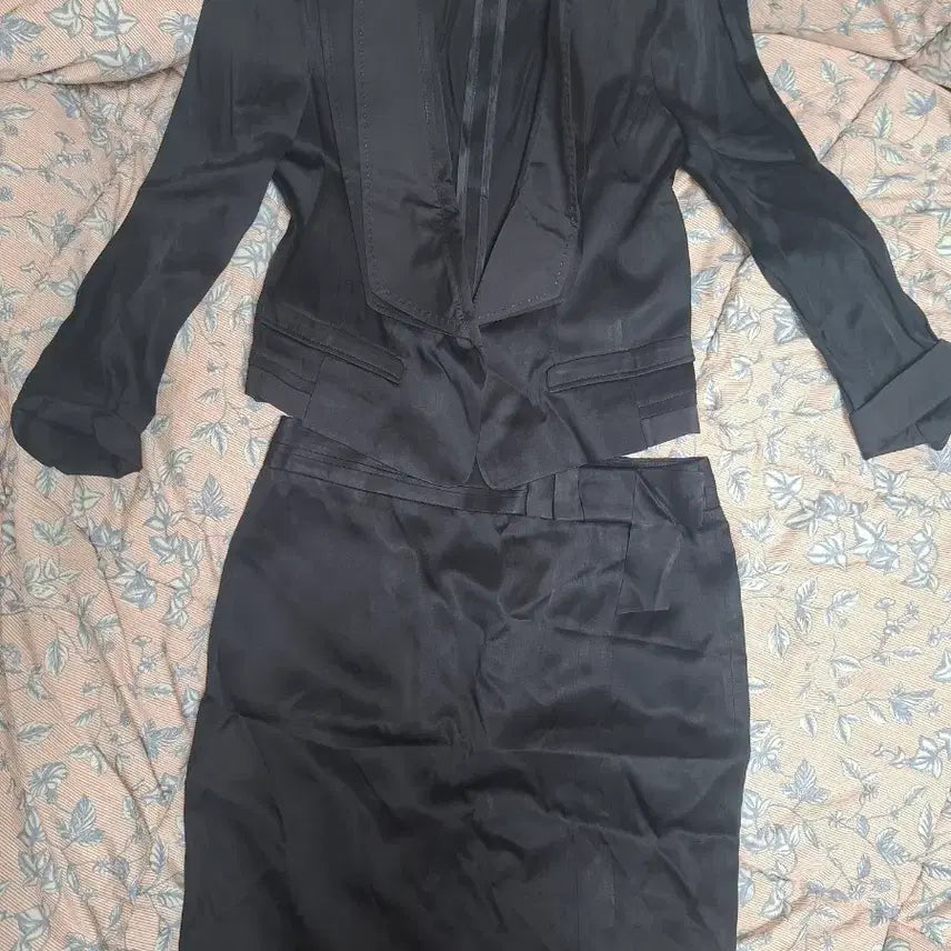 [BUNJANG] Vintage Satin Black Two-Piece Suit / 빈티지 셋업 정장 새틴 블랙 검정 정장 오피스룩 투피스 고스 긱시크