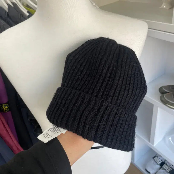 [SOLD OUT] [더핸드]Cp 컴퍼니 고글 비니 블랙 모자 겨울모자