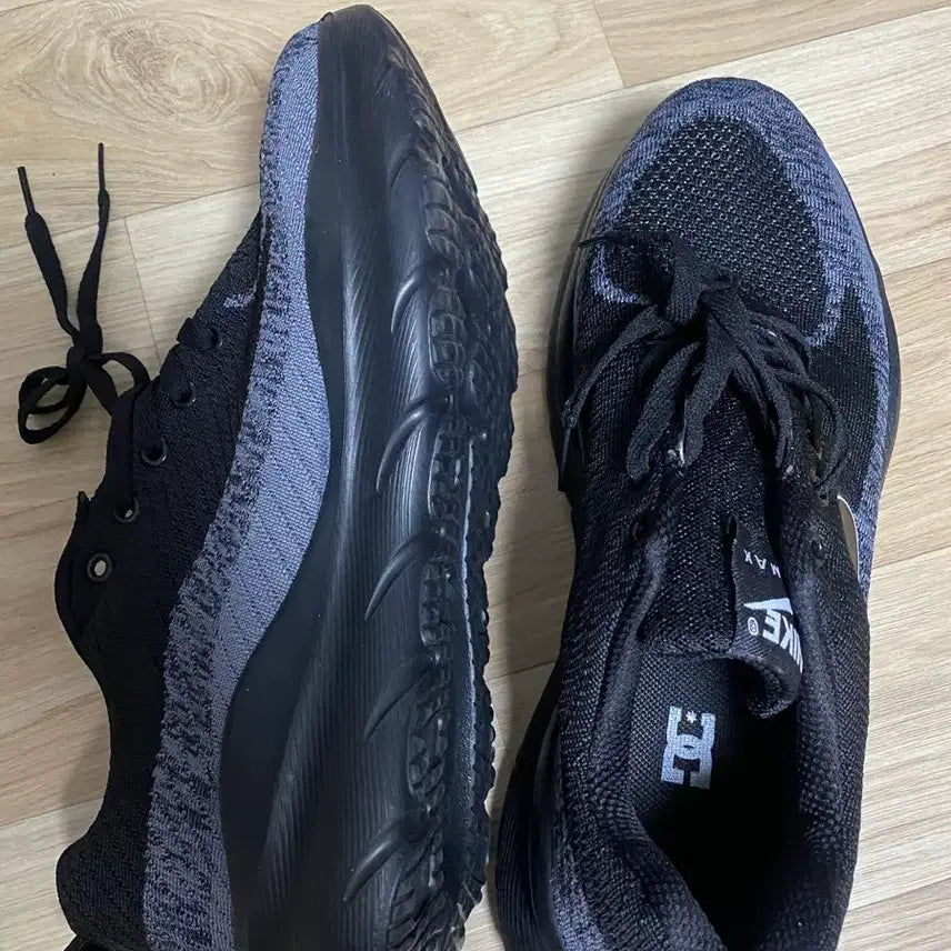 [BUNJANG] Nike Black Sneakers / 나이키 블랙 운동화