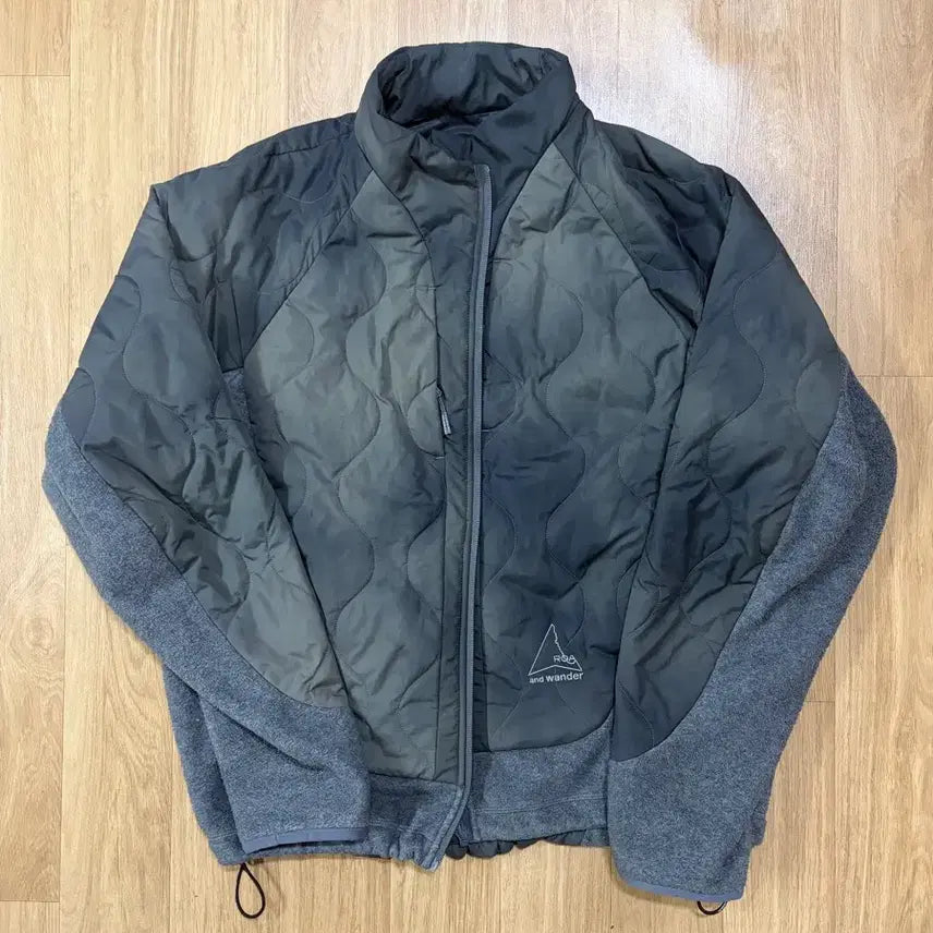 [SOLD OUT] (M,100)ROA 앤드원더 퀼팅 플리스 자켓 그레이