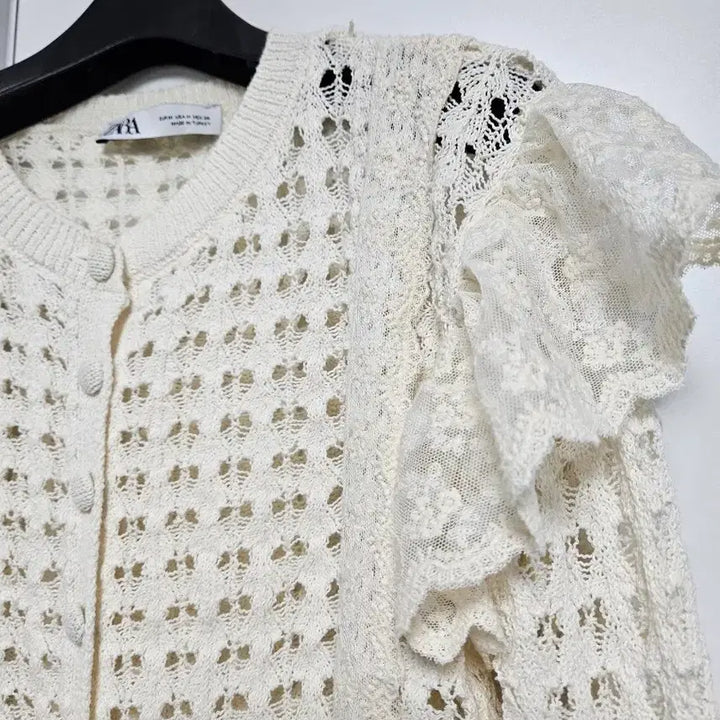 [SOLD OUT] (새상품) 자라(ZARA) 크로쉐 가디건 (M)