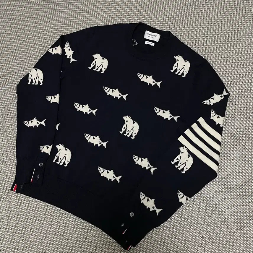 [BUNJANG] Thom Browne Bear and Salmon Knit Sweater / [당일발송] 톰브라운 베어앤살몬 니트 3사이즈