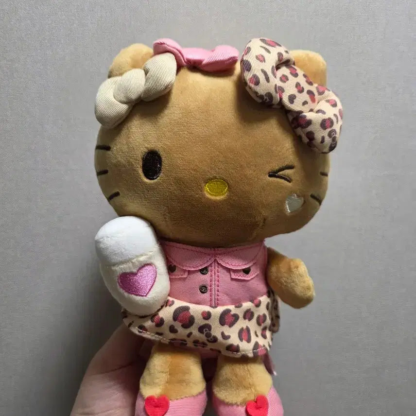 [BUNJANG] Sanrio Hello Kitty Tanning Leopard Print Plush Doll (Overseas Edition) / 해외판 미국 키티 누이 인형 태닝키티 호피키티