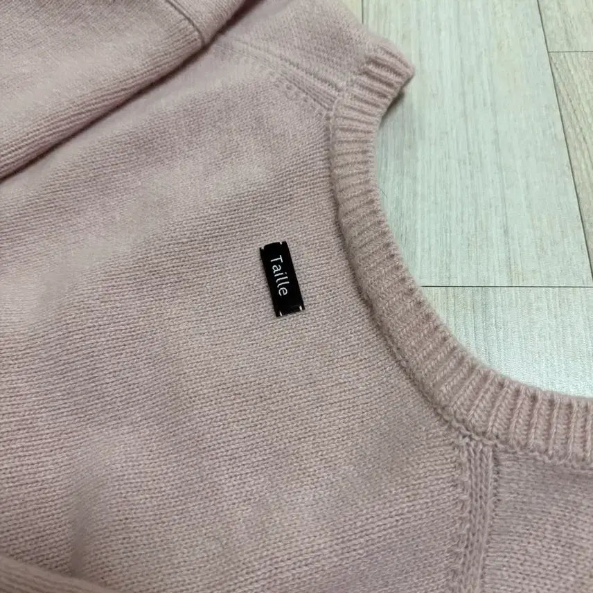 [BUNJANG] Tylle V-neck Knit Sweater / 타일레 브이넥 니트 판매 새상품